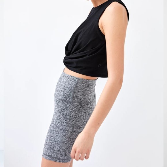 Aritzia "the constant" bike shorts NWOT size S ❤️ - Picture 2 of 5